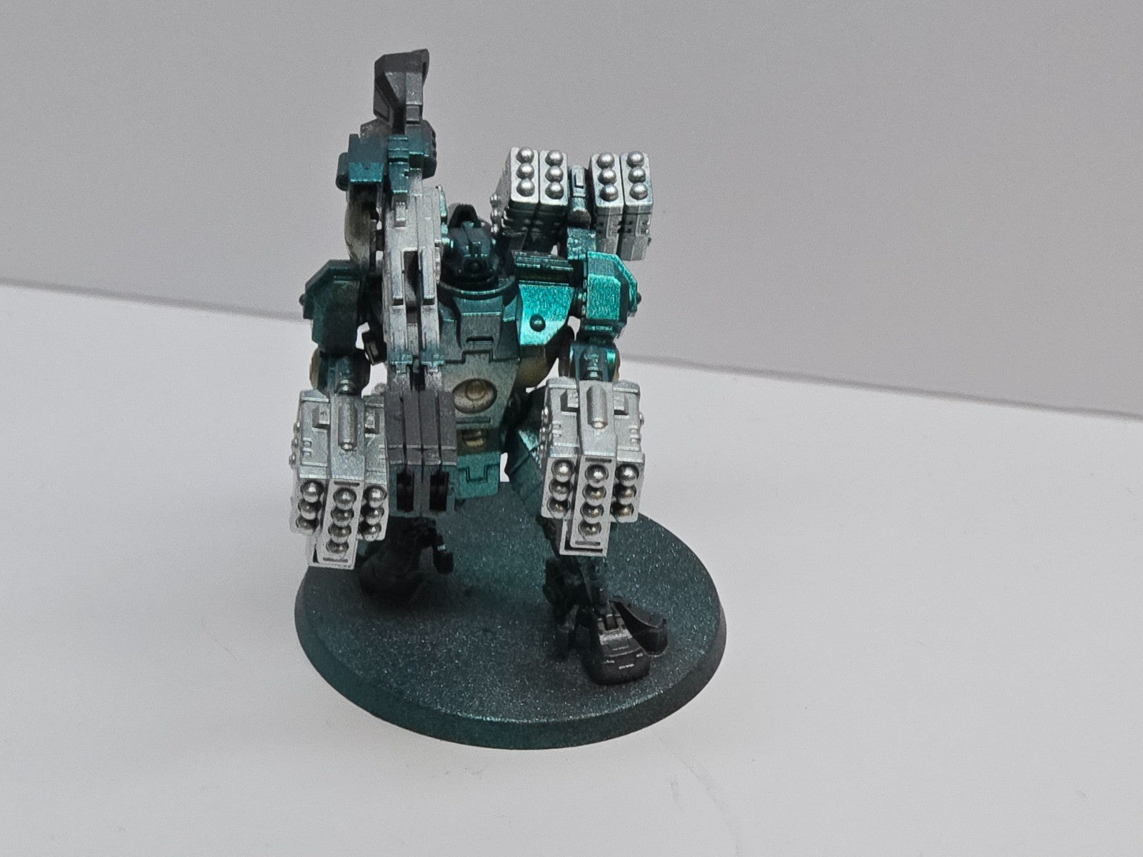 Games Workshop Warhammer 40K T'au Empire XV88 Battlesuit Single Miniature - 5615